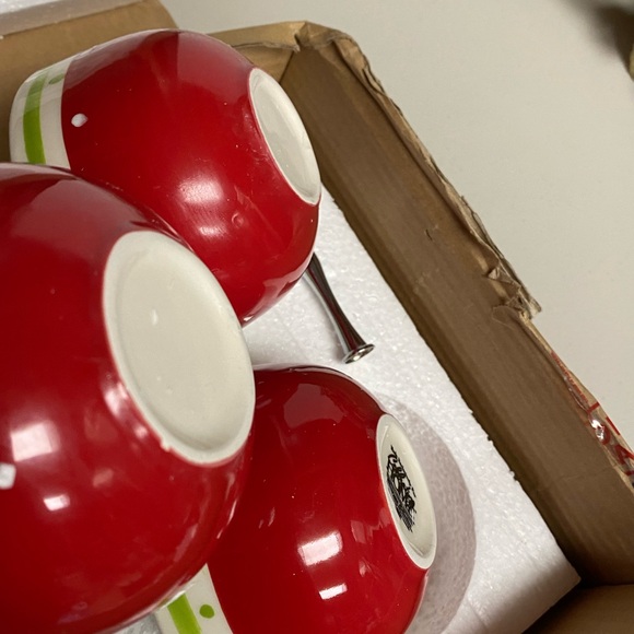 Celebrating Home Christmas Peppermint Twist pattern 3 Bowl in one - Picture 4 of 9